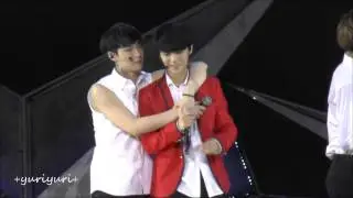 [HD][fancam]140921 EXO TLP in Beijing - Lay hugging Luhan