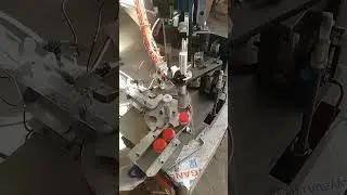Automatic oil bottle cap two pieces press assembly machine