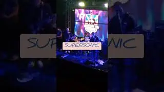 Shakermakers Oasis cover ( Cigaretes and alcohol, Champagne Supernova, Live forever e Supersonic)