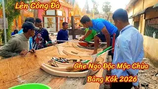 Công đoạn thợ Campuchia lên công đà ghe ngo độc mộc Chùa Bâng Kók sao khi hơ lửa mở phần bụng ghe.