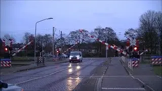 Spoorwegovergang Venlo // Dutch railroad crossing