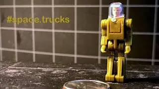 Teensy Capsela Play-Jour Spacelink Pilot/Driver Figure, 1980s, Semi-Articulated Near HO Scale COOL!