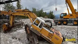 RESCUE OF LIEBHERR 974 EXCAVATOR SUNK IN RIVER #heavyequipment #accidental #liebherr #excavator