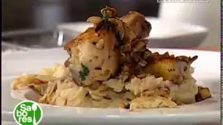 Pollo con duxelle de champiñon acompañado de puré lyonesa.