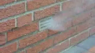 Nebeltest an einer zweischaligen Au&szlig;enwand