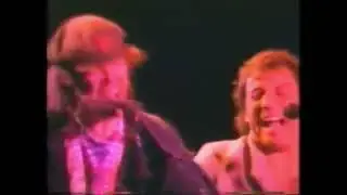Bruce Springsteen & Neil Young - Down by the River - Live at Jones Beach Theater, NY (06/14/1989)