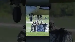 The process of transporting logistics with Chinnok #shorts #military