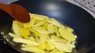 Aloo Chips bnane ka Aasan Tariqa Aur Wo bhi 5 minutes main.....