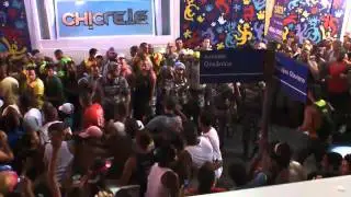 PM usa cassetete para conter confusão em trio