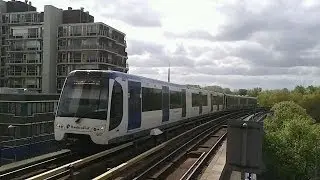 RET Metro Combi Type R op Lijn E komt aan op Zuidplein richting Den Haag Centraal