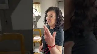 F&eacute;rj reakci&oacute; feles&eacute;g&eacute;t meg pillantva..
