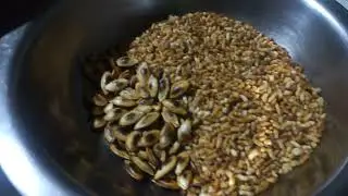 আপনাদের🕋 সামনে ঝাল🌹 মুড়ি সুস্বাদু খাবার নিয়ে 🍟সামনে আসলাম 👆ঝাল মুড়ি 🕋পাশে থাকবেন ♥️🏰