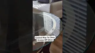 Windex isn't the best glass cleaner... this is #cleaning #cleaninghacks #asmr #cleaningmotivation