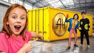 Купили с МАРКОМ личные вещи ВЛАДА А4! Увидели лицо КЛОУНА?