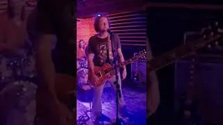 Guitars are made for groovy riffs #livemusic #rock #guitar #guitarriff