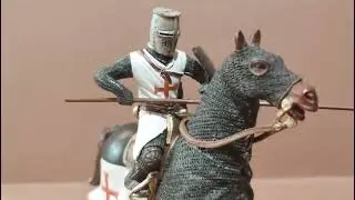 let's have a look a the Templar Cavalry Knights figure - Blue Box BBI, Schleich, Papo 1 : 18