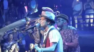 BRUNO MARS - live - Moonshine Jungle Tour - Marry You - w/ an audience proposal - St. Louis - 8-8-13