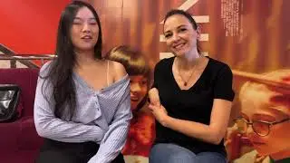 Xinyi Ye y Leonor Watling 