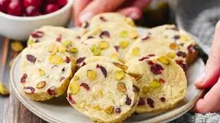 CRANBERRY PISTACHIO WHITE CHOCOLATE SHORTBREAD