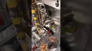 Automatic gummy candy manually feeding bucket chain feeding bag packaging machine