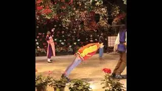 ENHYPEN Niki doing the MJ&rsquo;s iconic anti-gravity-lean