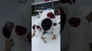 X-guard 🔥- это позиция, когда ты снизу контролируешь одну ногу соперника