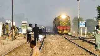 Khanpur Phatak Crossing Shalimar & Awam Express | Pakistan Railways