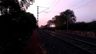 Monsterous 4D waking up everyone on a peaceful morning // NANDED PANVEL EXPRESS AT HDP