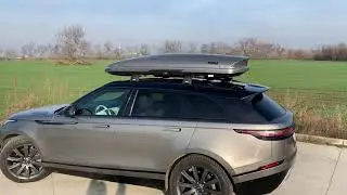 Thule Dynamic L 900 Roof box on Land Rover Velar
