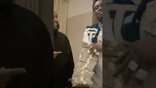Fatpocket signs with NLess Ent @MoneyBaggYo #nlessent #nless 🌟🏚️