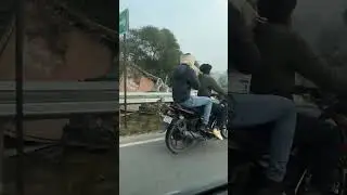 Main aur meri Tanhai ￼