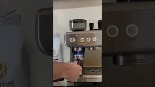 Cafeteira Espresso Oster Xpert Perfect Brew + Gr&atilde;o 3 Cora&ccedil;&otilde;es Torra Clara.