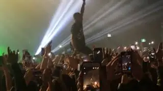 Tory Lanez CROWD SURFING GONE BAD [STOPS THE SHOW]