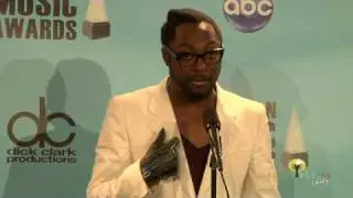 J-Lo falls and bounces off her butt at AMAs, Will.I.am gives analysis