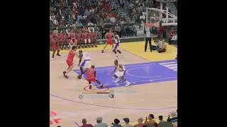 1995-96 Bulls vs 2003-04 Lakers | NBA 2K22 | Play Now Online | Jordan blows by Kobe for slam dunk