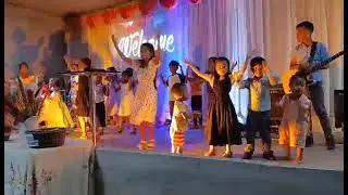 go go go kids.. happy Sunday..