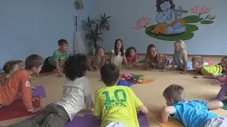 Ganzer Kinderyoga Dokumentarfilm von Claudia Rühle