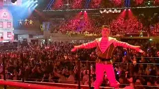 Gigagantische kerstshow 2025, slotoptreden van alle artiesten.