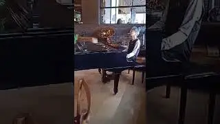 Osamu plays an acoustic piano in Ubud Bali✨🎄💕