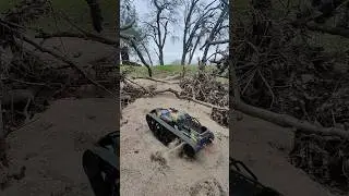 ♨️US RUCO Q111 K9 1:12 Scale Military Crawler tank is maneuverable in the sand #shorts