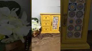 Retro jewelry box makeover part 2 #jewelrybox #dixiebellepaint #thrifted #homedecor #diy