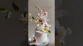 Making sugar flower cake design with my student #sugarflowers #cakedecor #gumpasteflowers #gumpaste