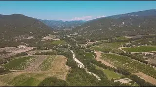 Vacances en Dr&ocirc;me Proven&ccedil;ale. Rivi&eacute;re le Lez.