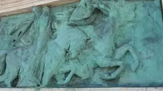 Esculturas na Pra&ccedil;a dos Her&oacute;is - Budapeste