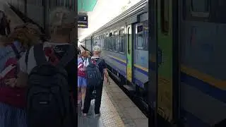 Regionale per Albenga in arrivo al Binario 2