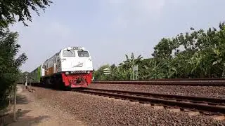 Lokomotif CC 206 102 Kereta 51 Taksaka Pagi