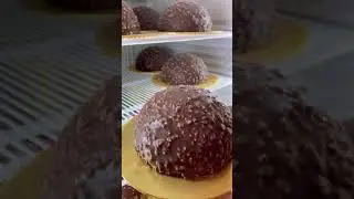 Packing of Rocher Cake
