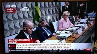Rep&oacute;rter da Globonews Sergio Aguiar dormindo ao vivo.