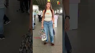 Esha Deol Spotted at the Airport in Effortless StyleDescription.#EshaDeol #AirportLook #TindaNews