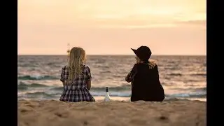 Isabel Lucas as Zoe Cooper in That's Not Me